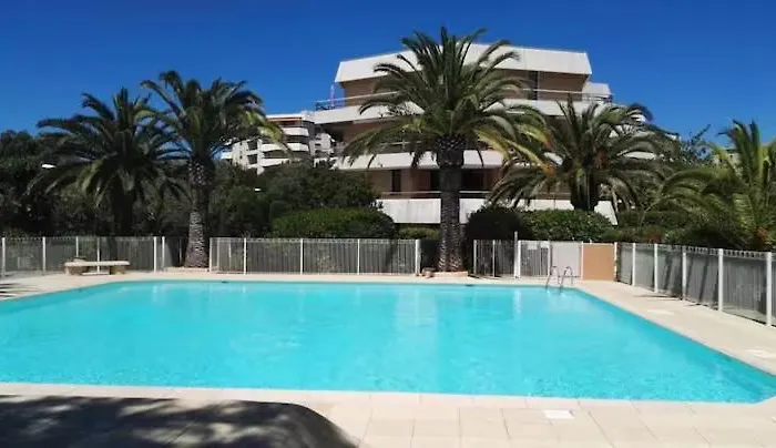 Frejus, 200 M Des Plages Appart F1 Avec Piscine